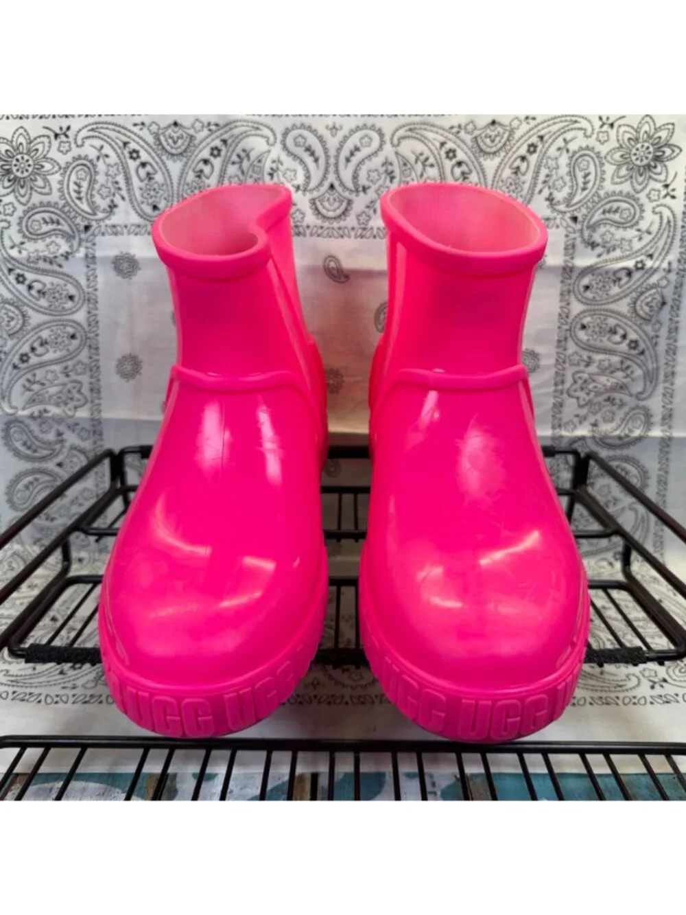 UGG Girls RARE Pink Rubber Rain/Snow Boots Shearling Insole 1130361K Size 2